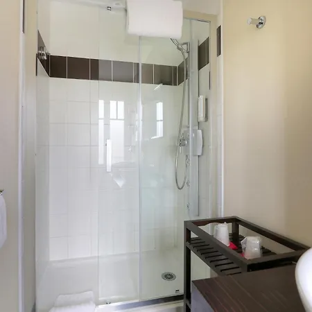 Western Brittany Centre & Plages מלון 3*