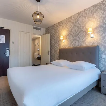 Western Brittany Centre & Plages מלון 3*