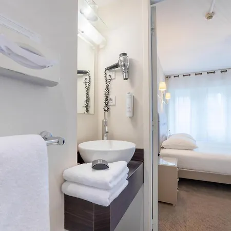 מלון Western Brittany Centre & Plages 3*