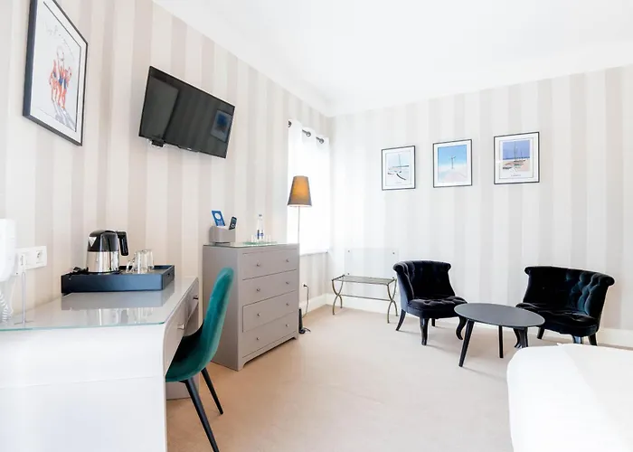 Hotel Western Brittany Centre 3*